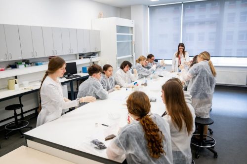 Laboratorijoje-grupeje