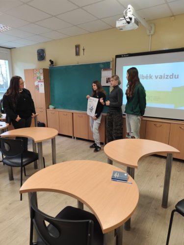 c1f71c32-6f6b-4bb2-976b-192a876cf9cc