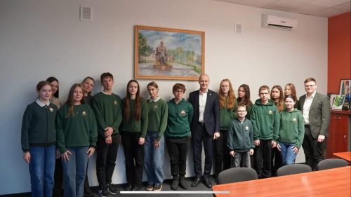 c729098f-da64-4c78-8af2-099dbd29a060-1